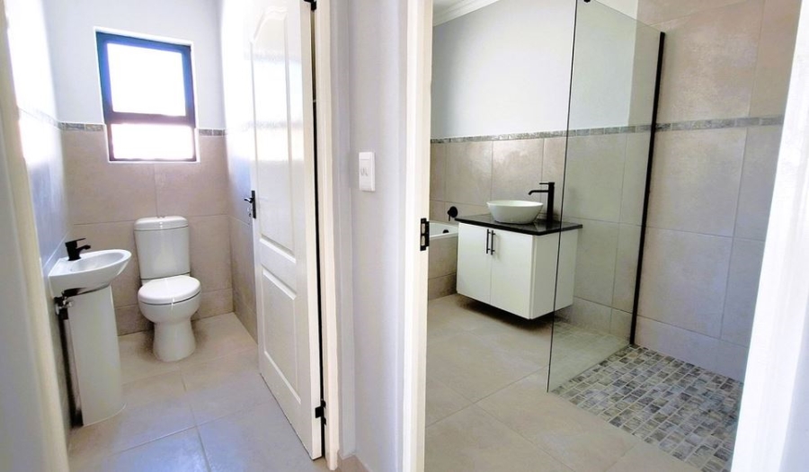 3 Bedroom Property for Sale in Sandy Point Western Cape